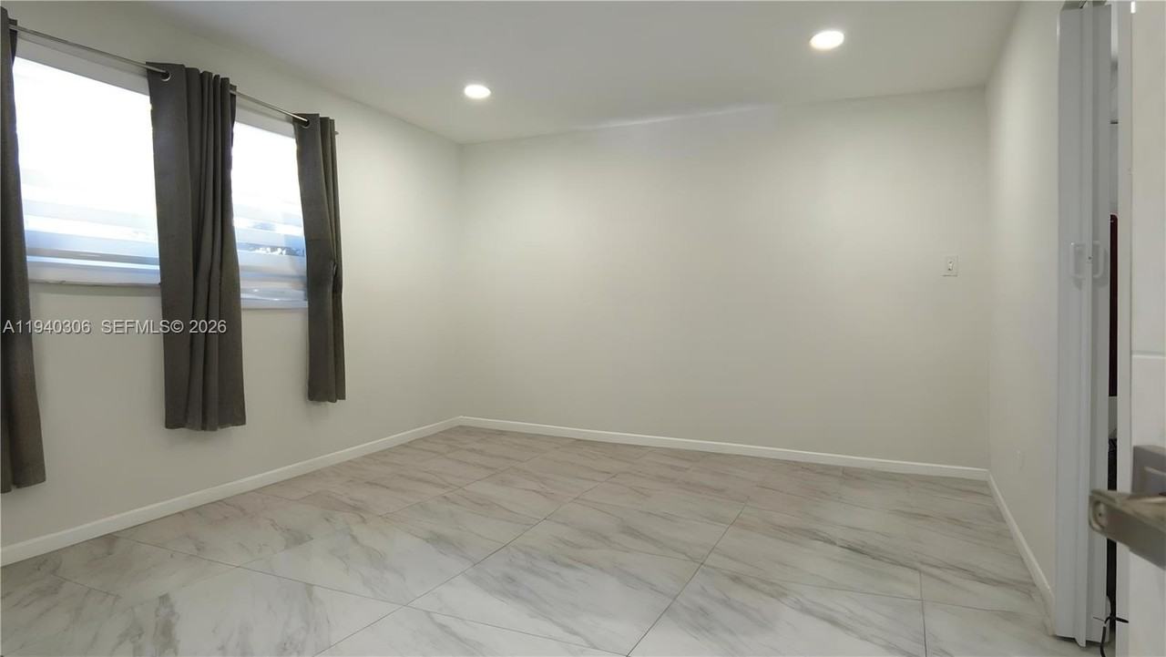 2741 Sw 67th Ave #0 - Photo 5 of 14