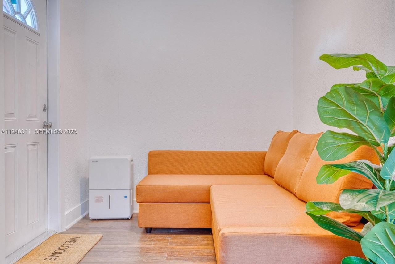 2741 Sw 67th Ave #1 - Photo 3 of 24