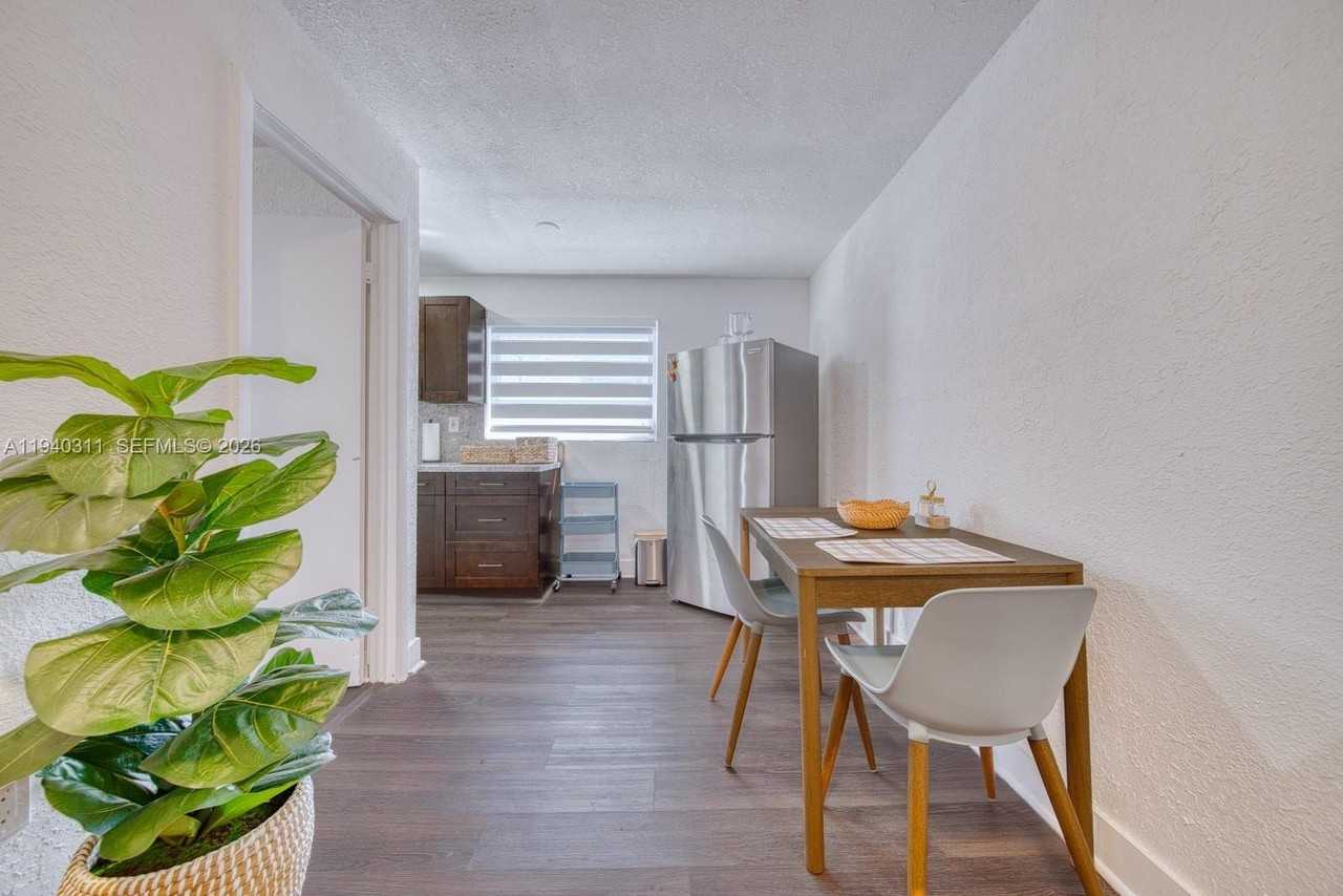 2741 Sw 67th Ave #1 - Photo 4 of 24