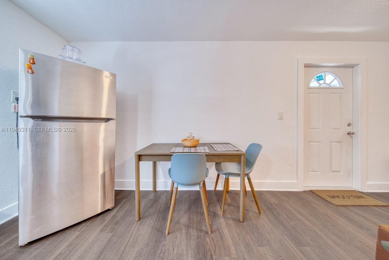 2741 Sw 67th Ave #1 - Photo 5 of 24