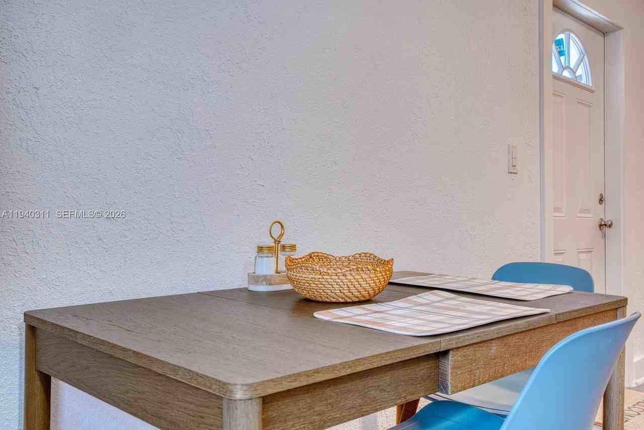 2741 Sw 67th Ave #1 - Photo 6 of 24