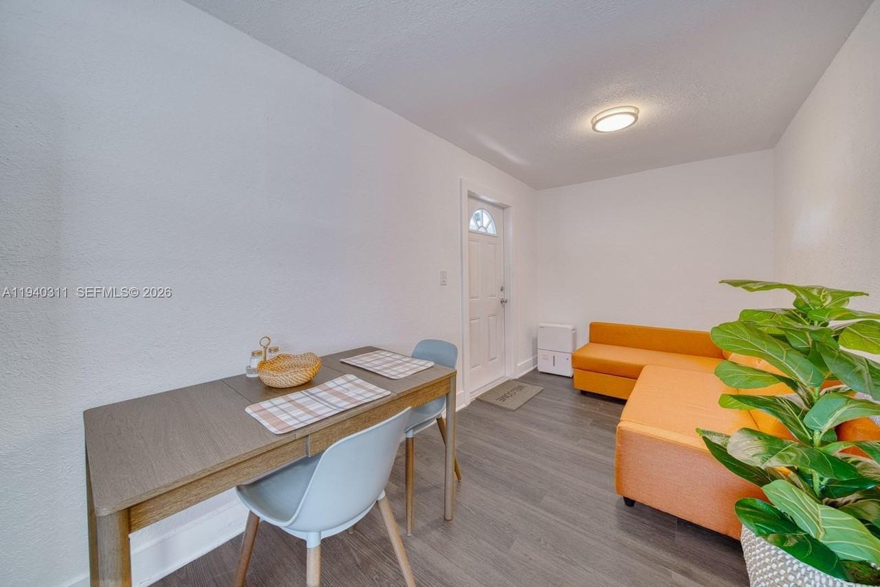 2741 Sw 67th Ave #1 - Photo 7 of 24