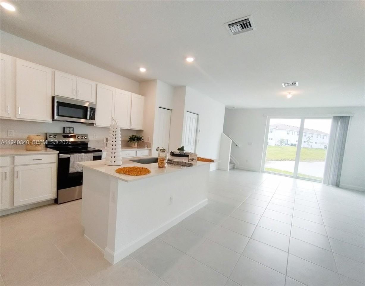 400 Se Crossoak Ln - Photo 4 of 29