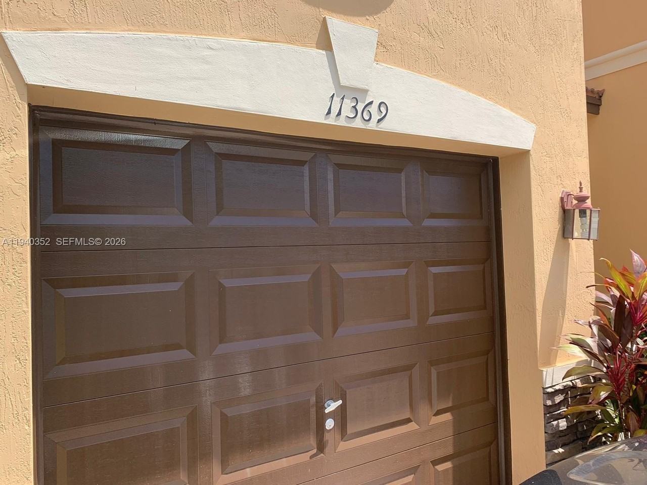 11369 Nw 87th Ln - Photo 2 of 5