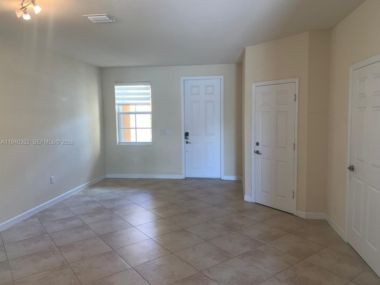 11369 Nw 87th Ln - Photo 3 of 5