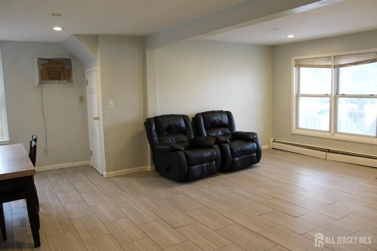 899 Green St #1st - Photo 3 of 45