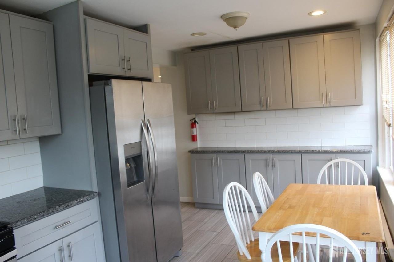 899 Green St #1st - Photo 7 of 45