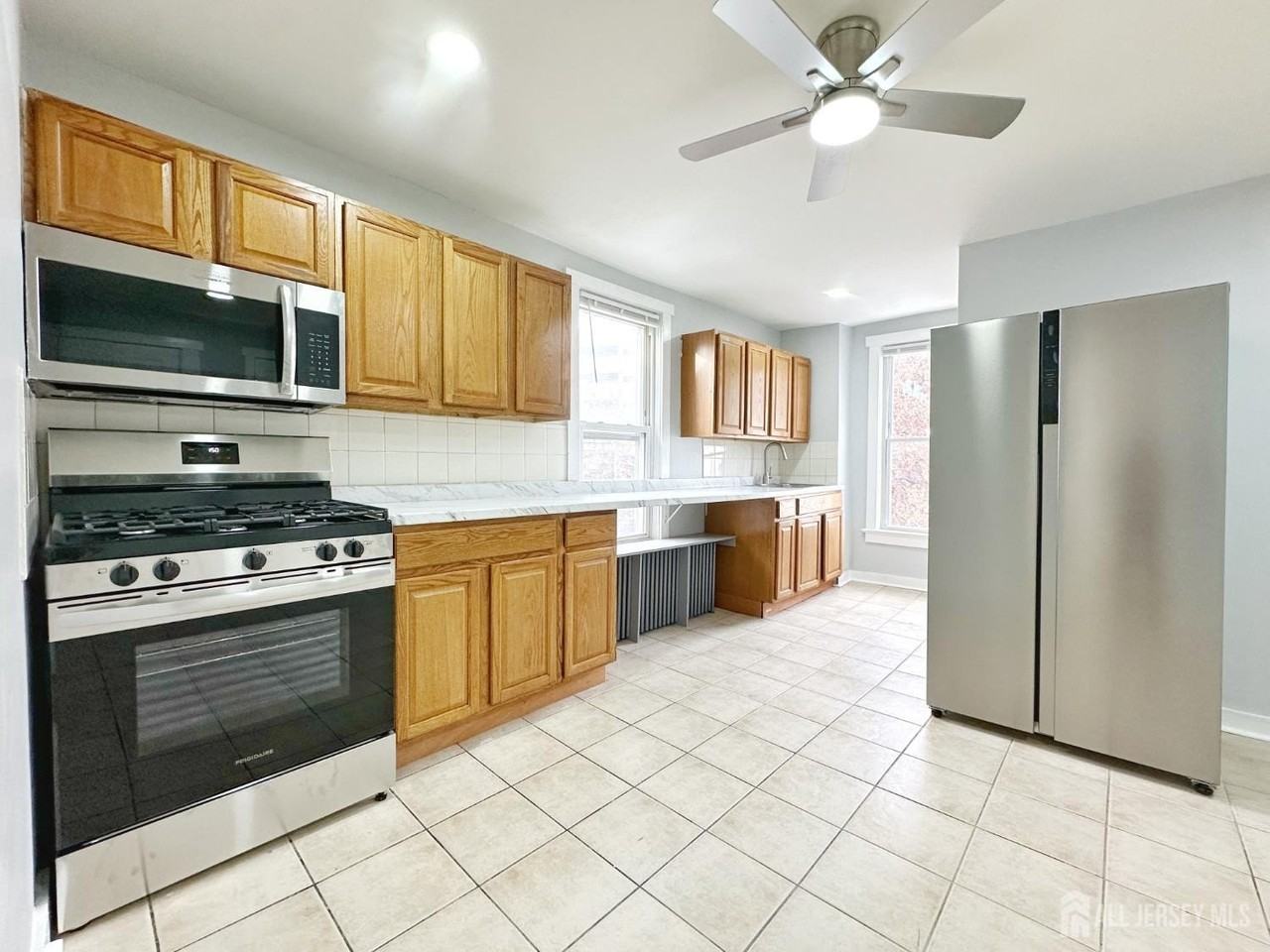 209 New St - Photo 5 of 14