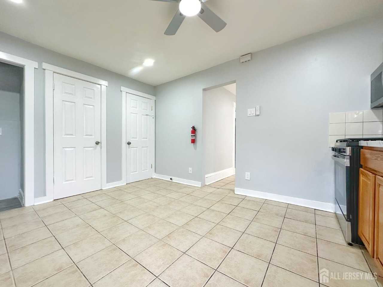 209 New St - Photo 6 of 14