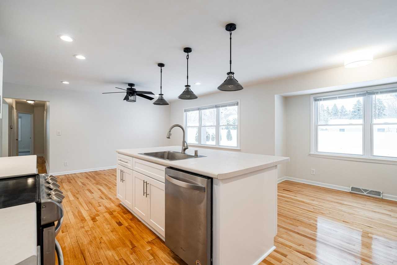 6604 W Glenbrook Rd - Photo 4 of 25