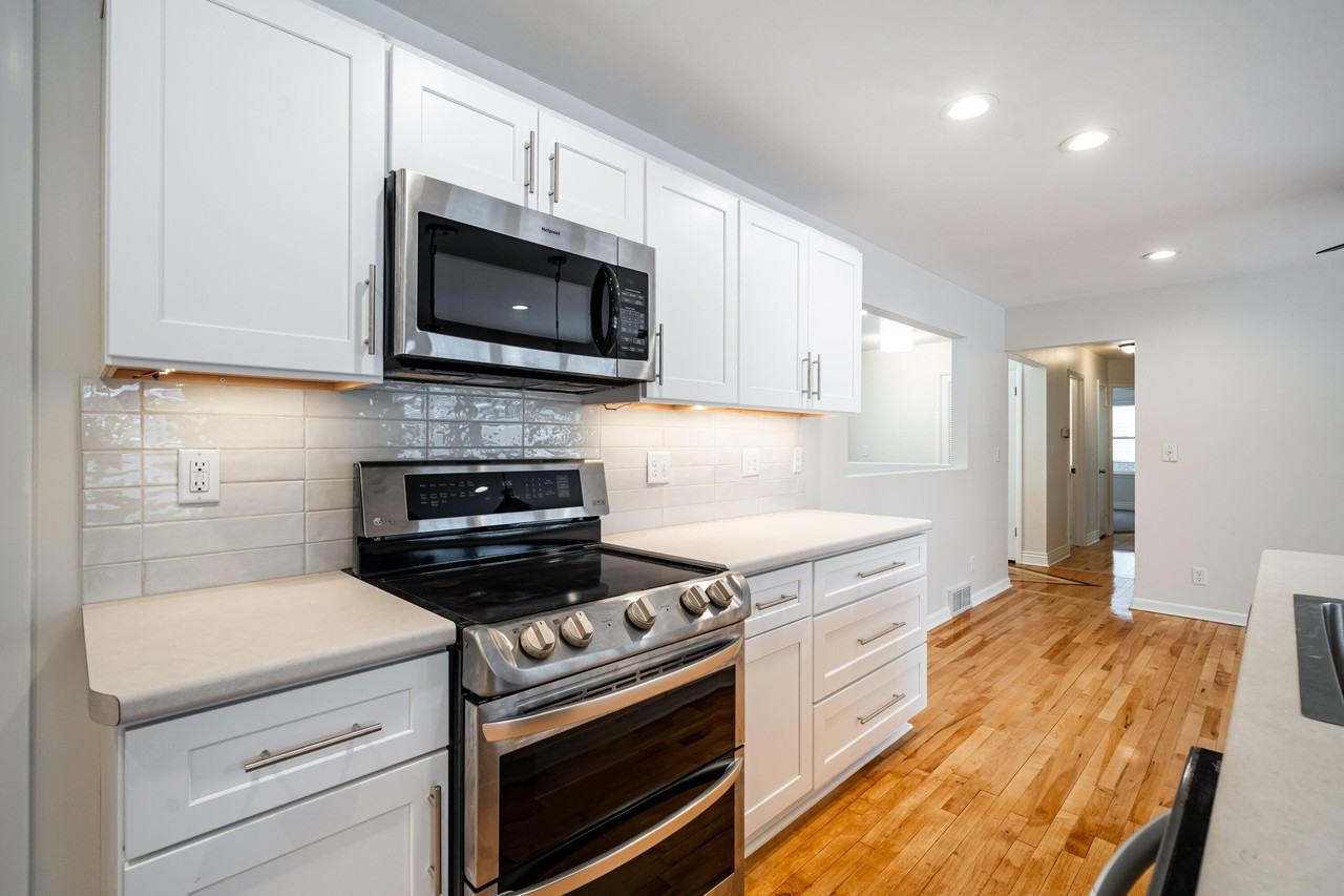 6604 W Glenbrook Rd - Photo 5 of 25