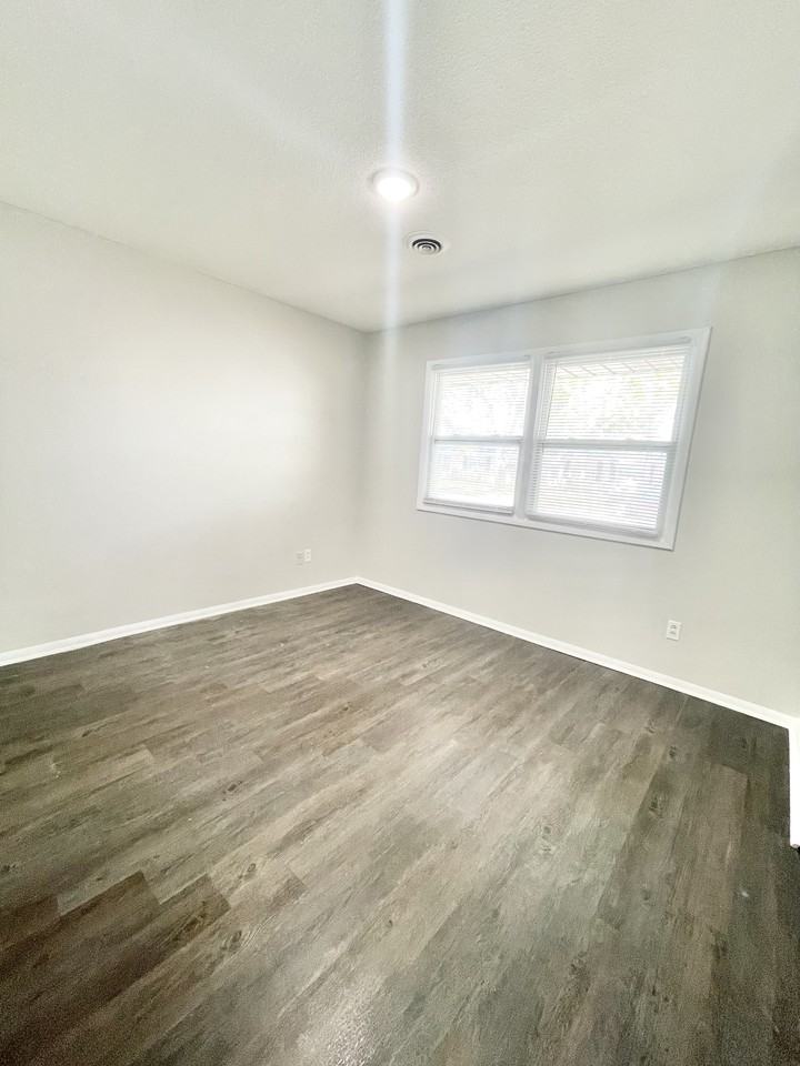 1722 Shawnee Drive - Photo 3 of 4