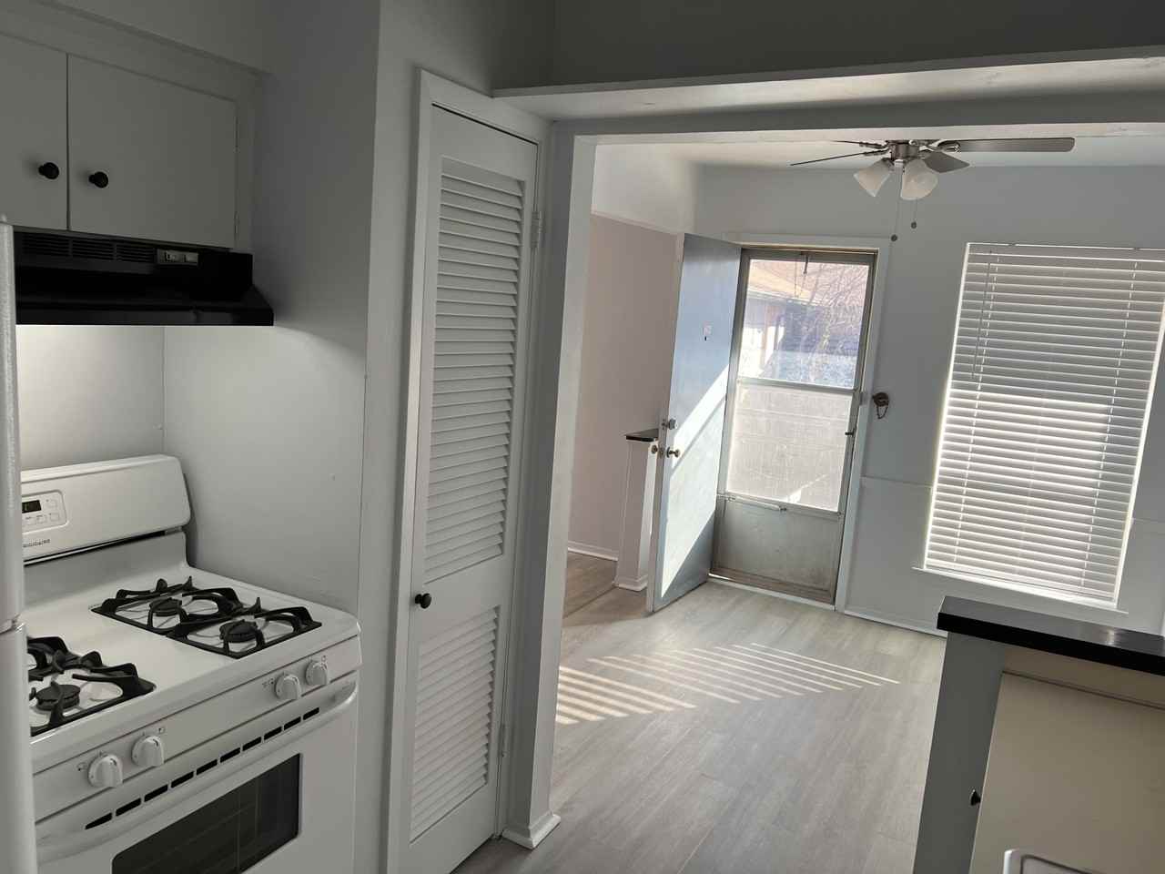 906 Grant Street - Photo 4 of 34