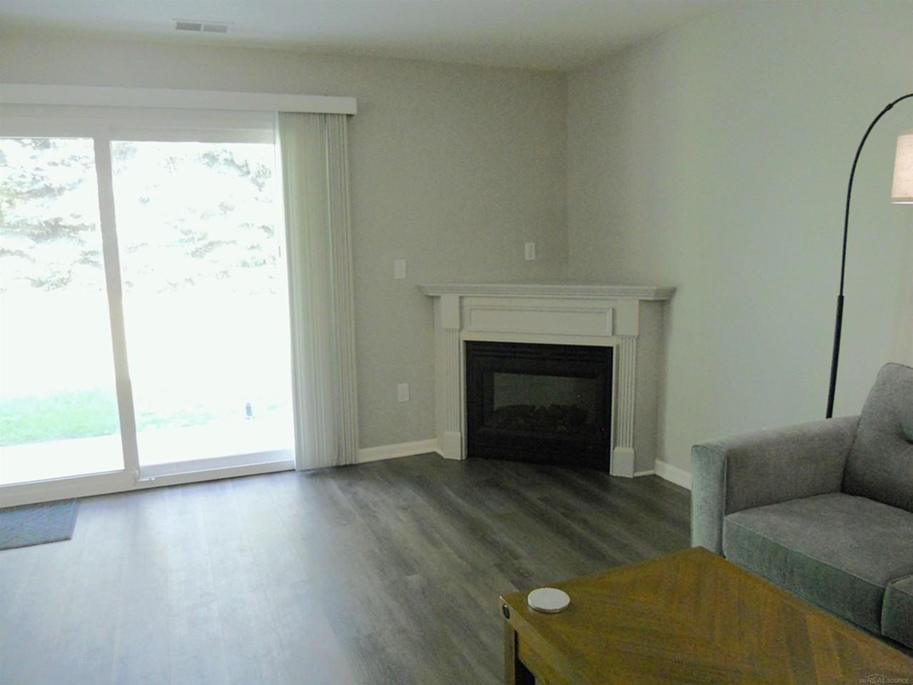 21015 Cooper Dr - Photo 5 of 44