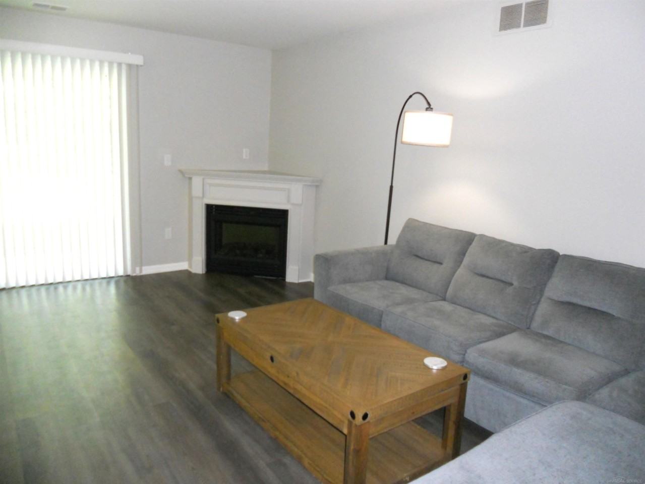 21015 Cooper Dr - Photo 6 of 44