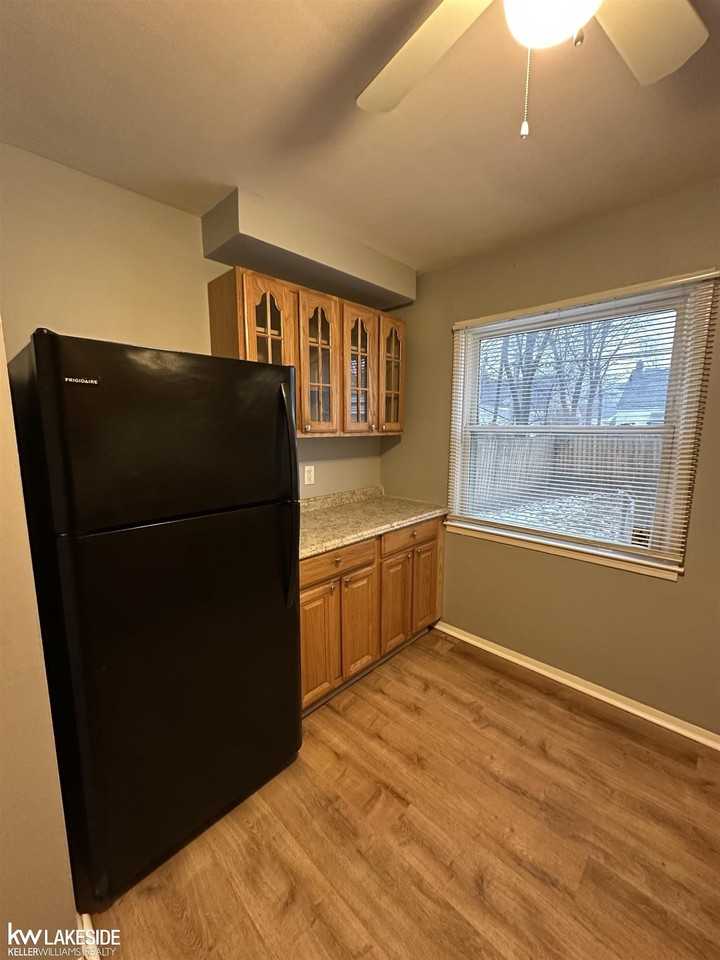 20219 Moross Rd - Photo 5 of 34