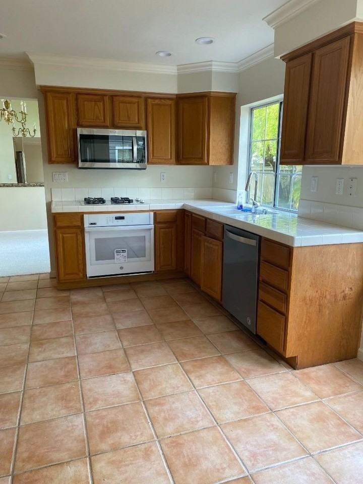 323 Montserrat Dr - Photo 6 of 28