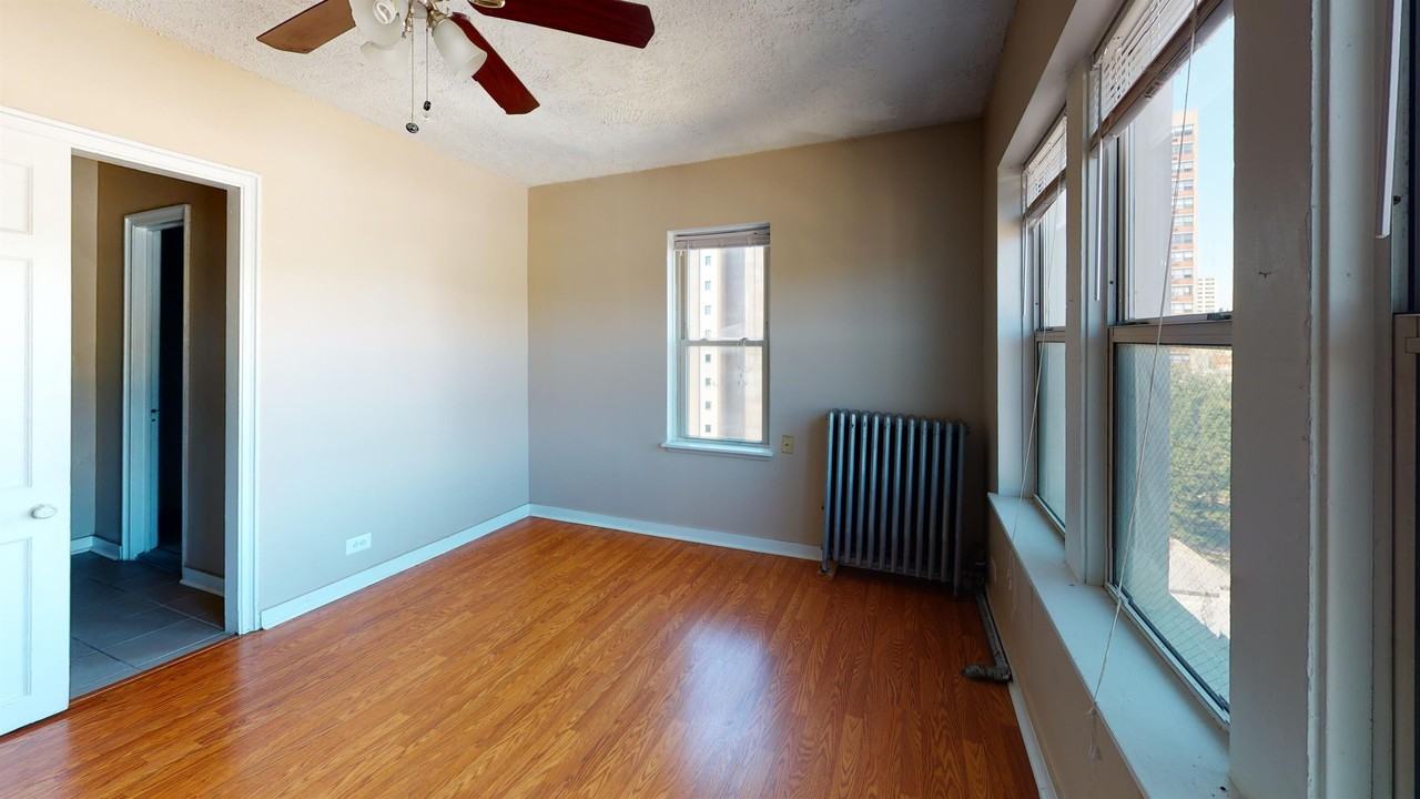 910 W. Lawrence - Photo 5 of 7