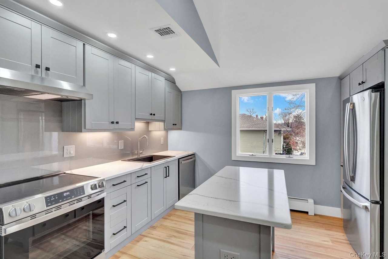 33 Gaines St - Photo 4 of 27