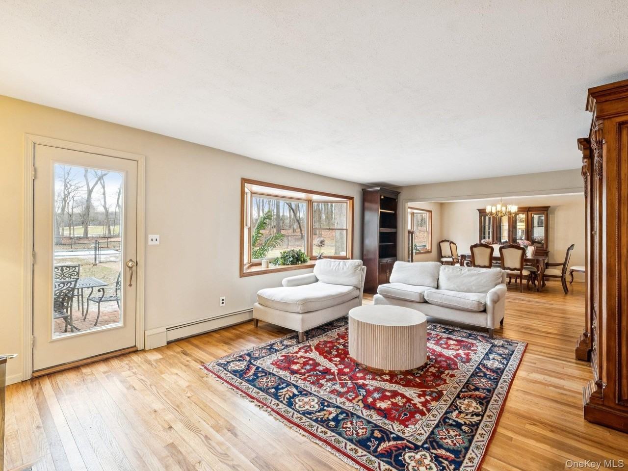 5 Linda Ct - Photo 4 of 43