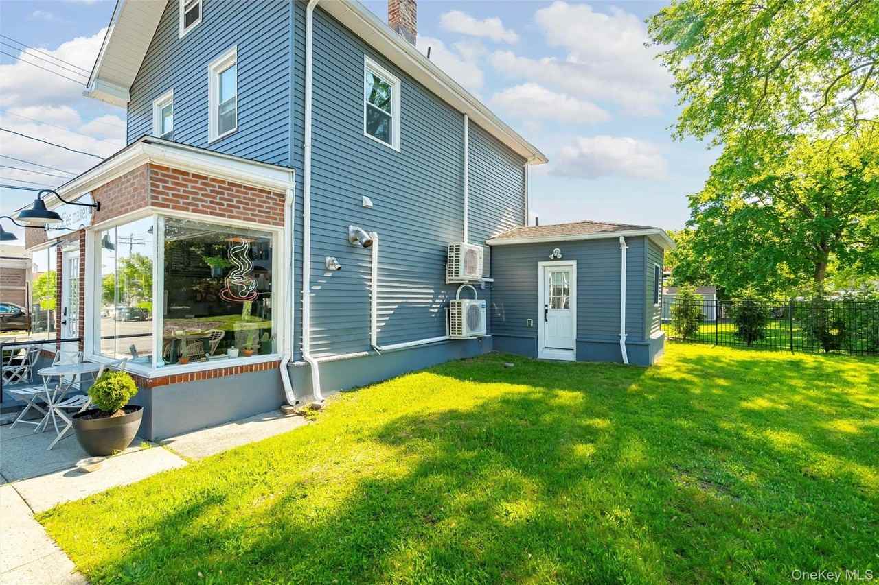 78 Maple Ave - Photo 2 of 31