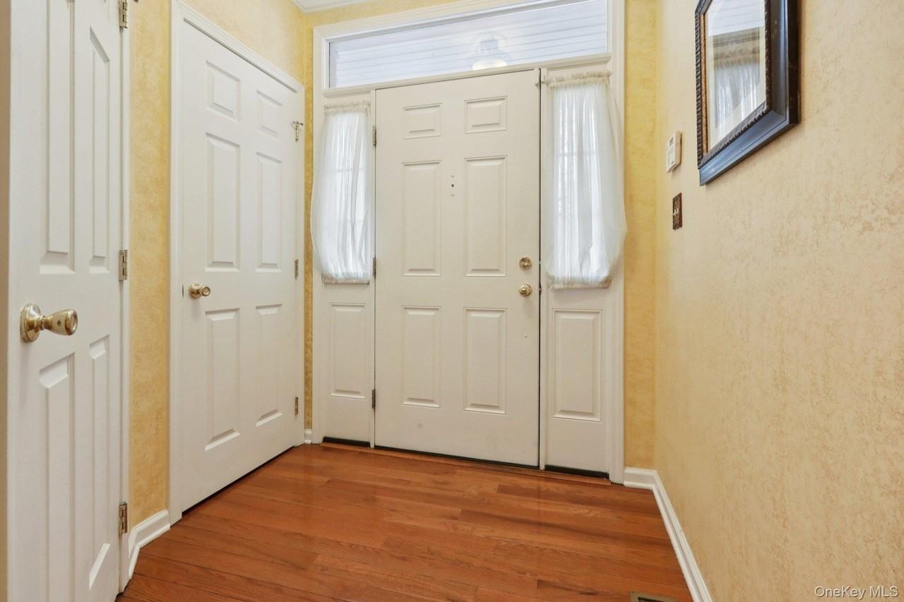 4 Webster Ct - Photo 4 of 50