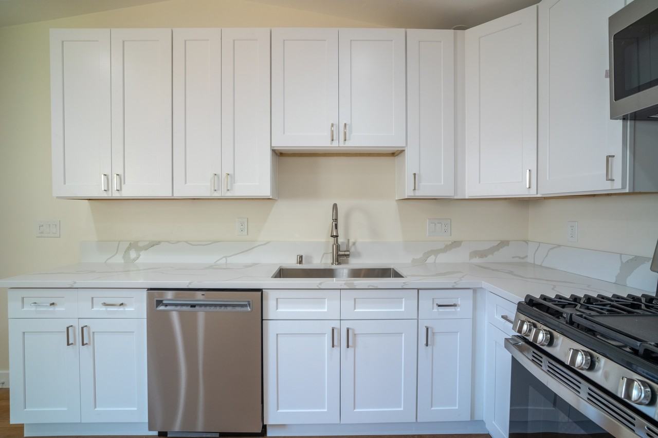 6404 Shane Place - Photo 6 of 40