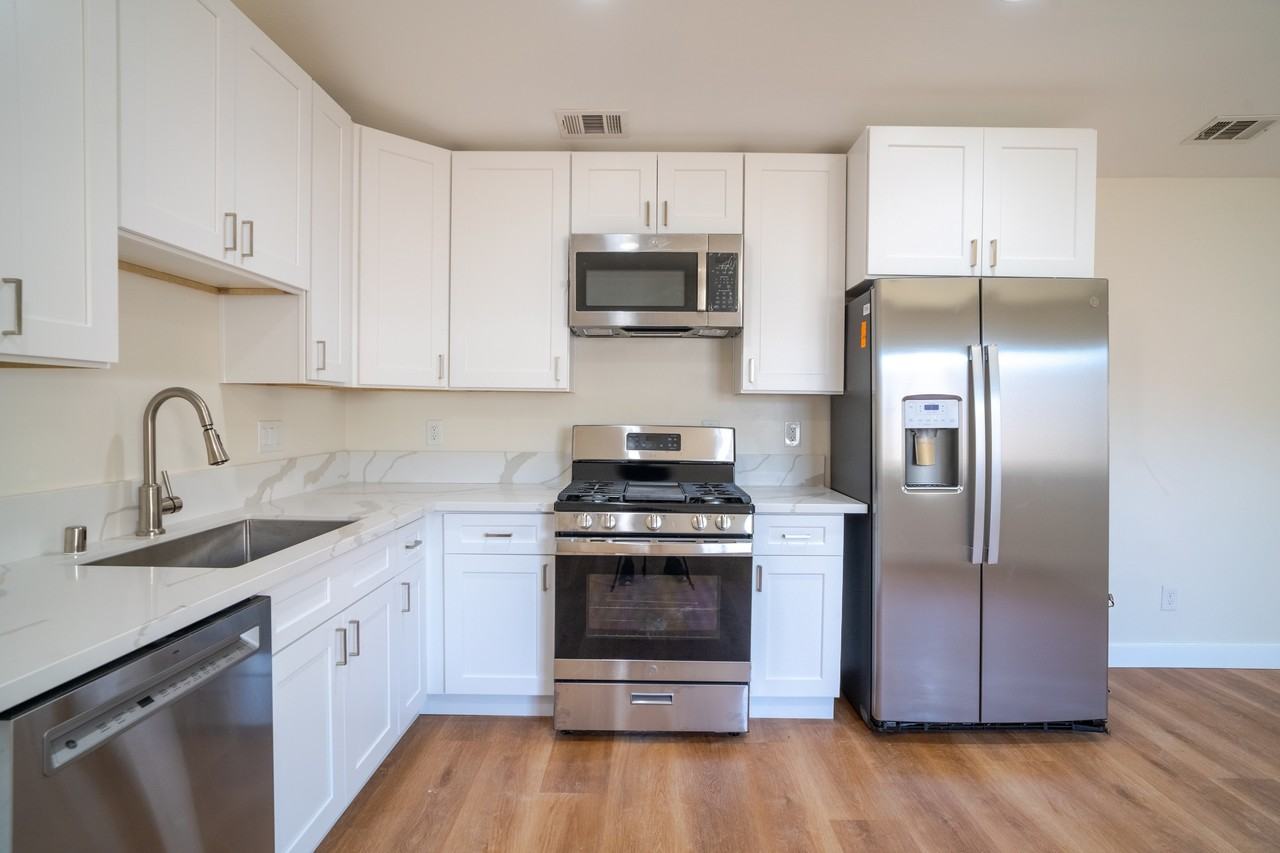 6404 Shane Place - Photo 7 of 40