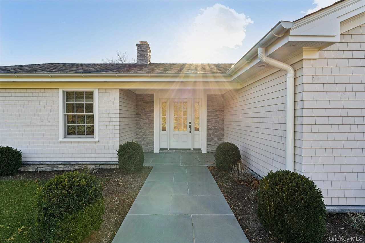 275 Mill Rd - Photo 4 of 28