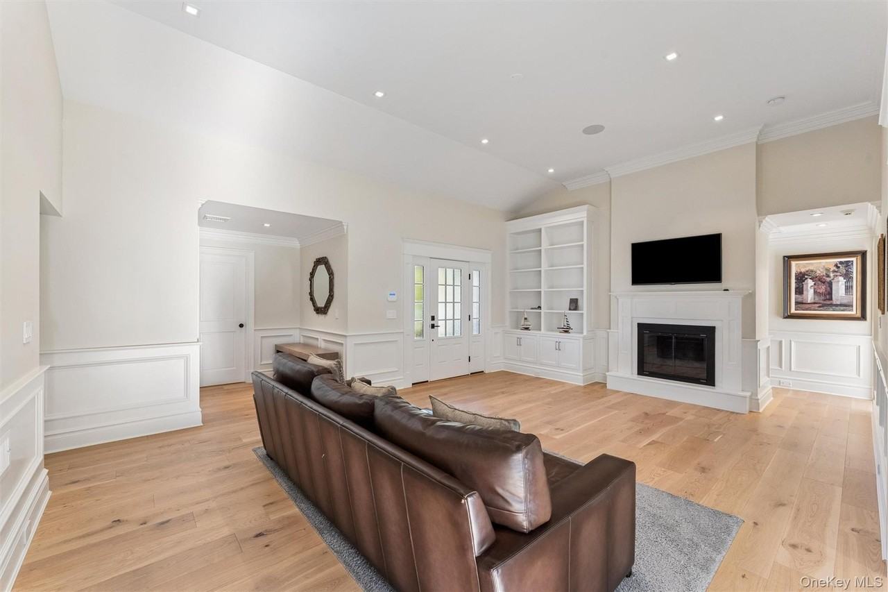 275 Mill Rd - Photo 6 of 28