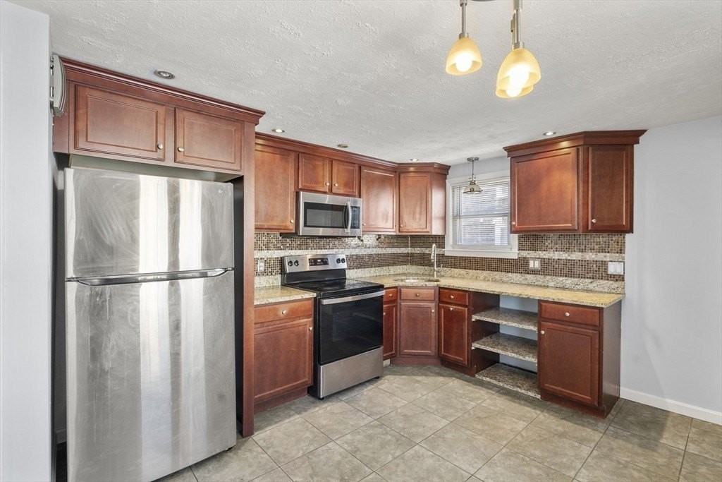 28 Frost Ave - Photo 6 of 25