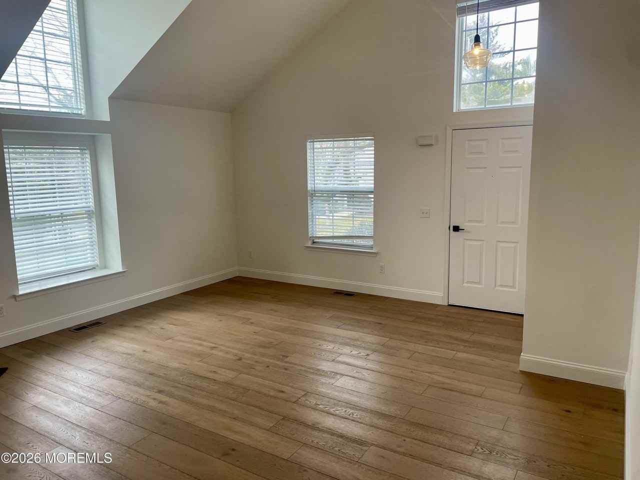 44 Racquet Rd - Photo 2 of 33