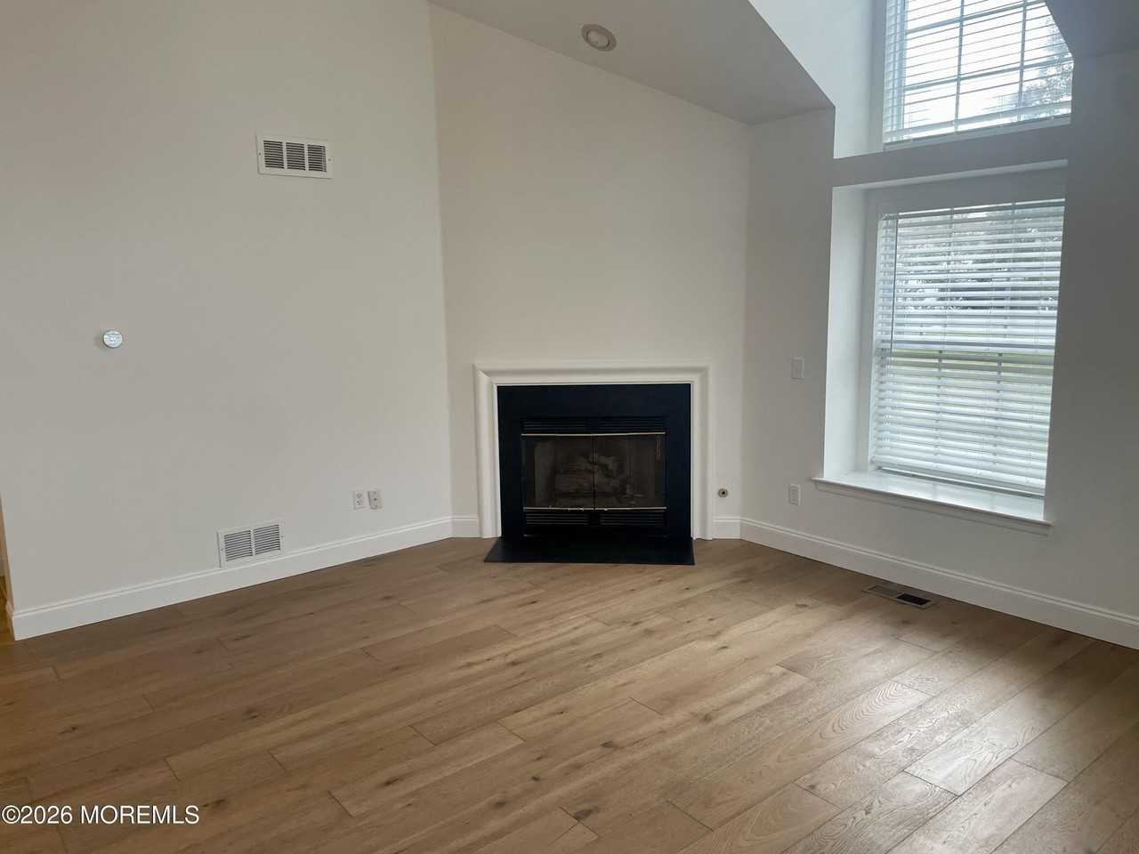 44 Racquet Rd - Photo 4 of 33