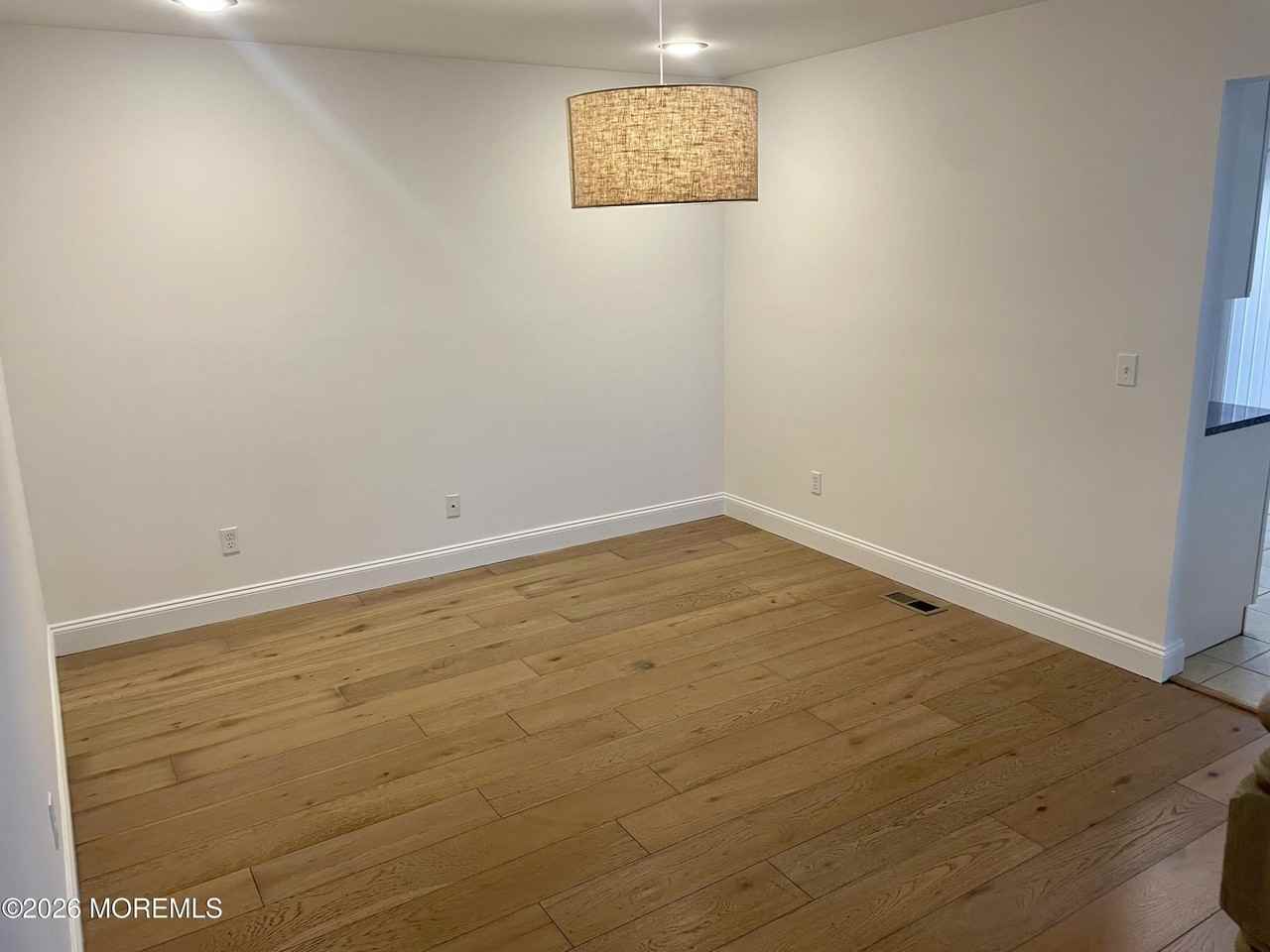 44 Racquet Rd - Photo 7 of 33