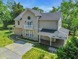 featured image of 447 W Park Ave