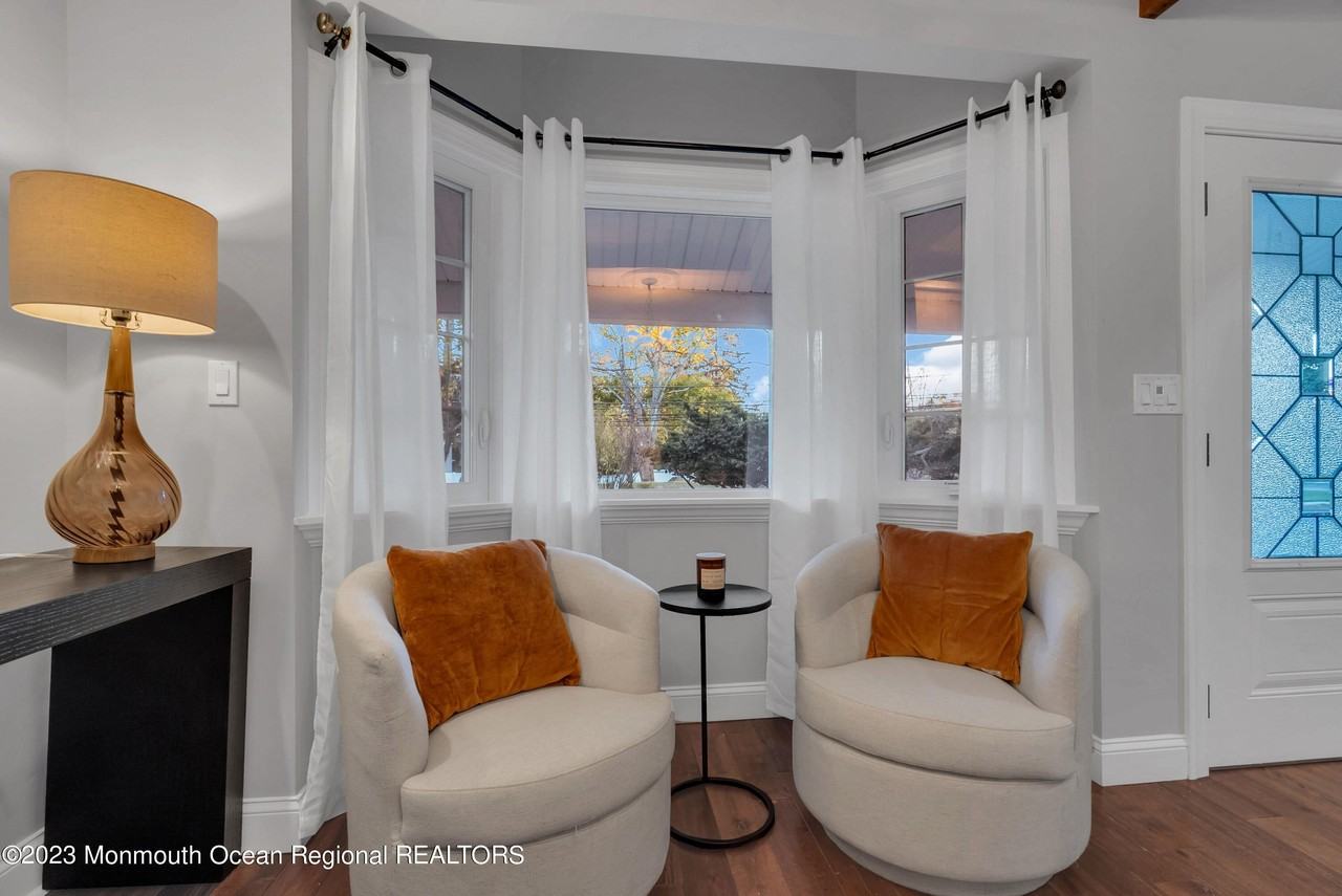 447 W Park Ave - Photo 4 of 33