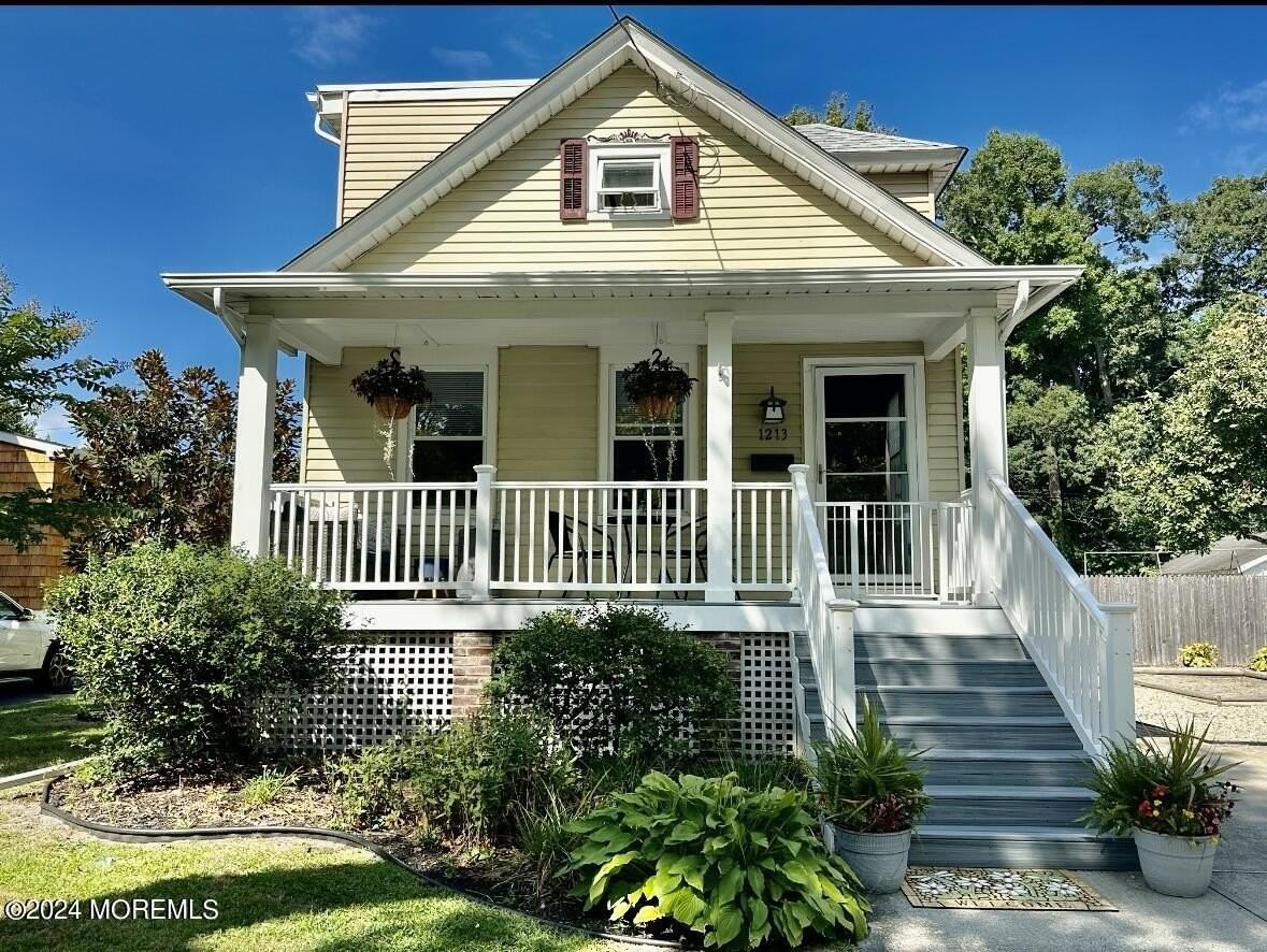 1213 4th Ave - Photo 2 of 18