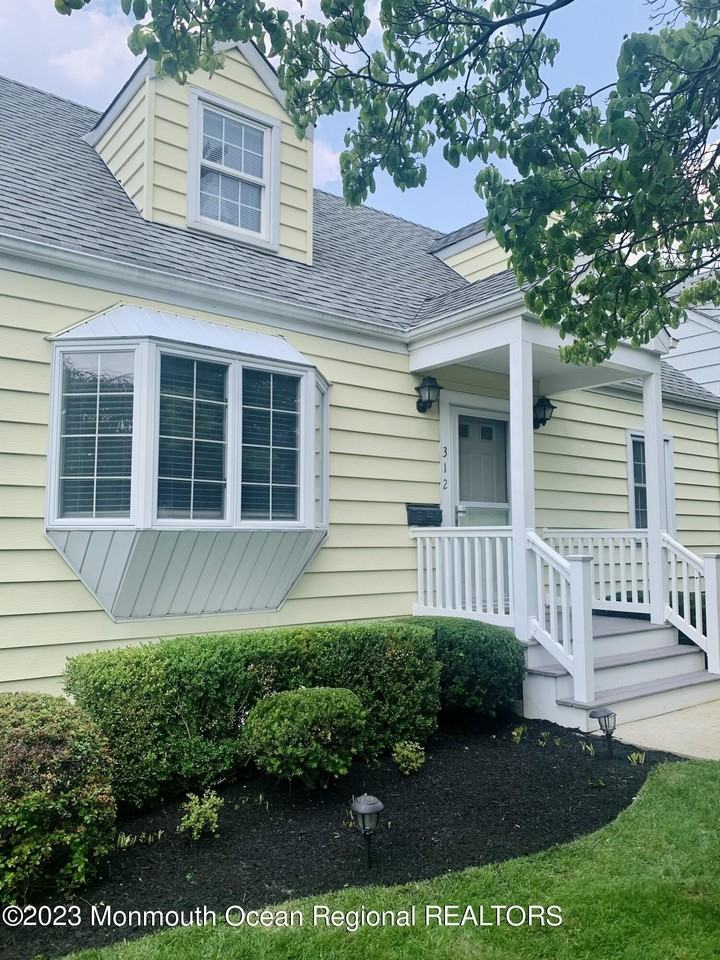 312 Salem Ave - Photo 2 of 20