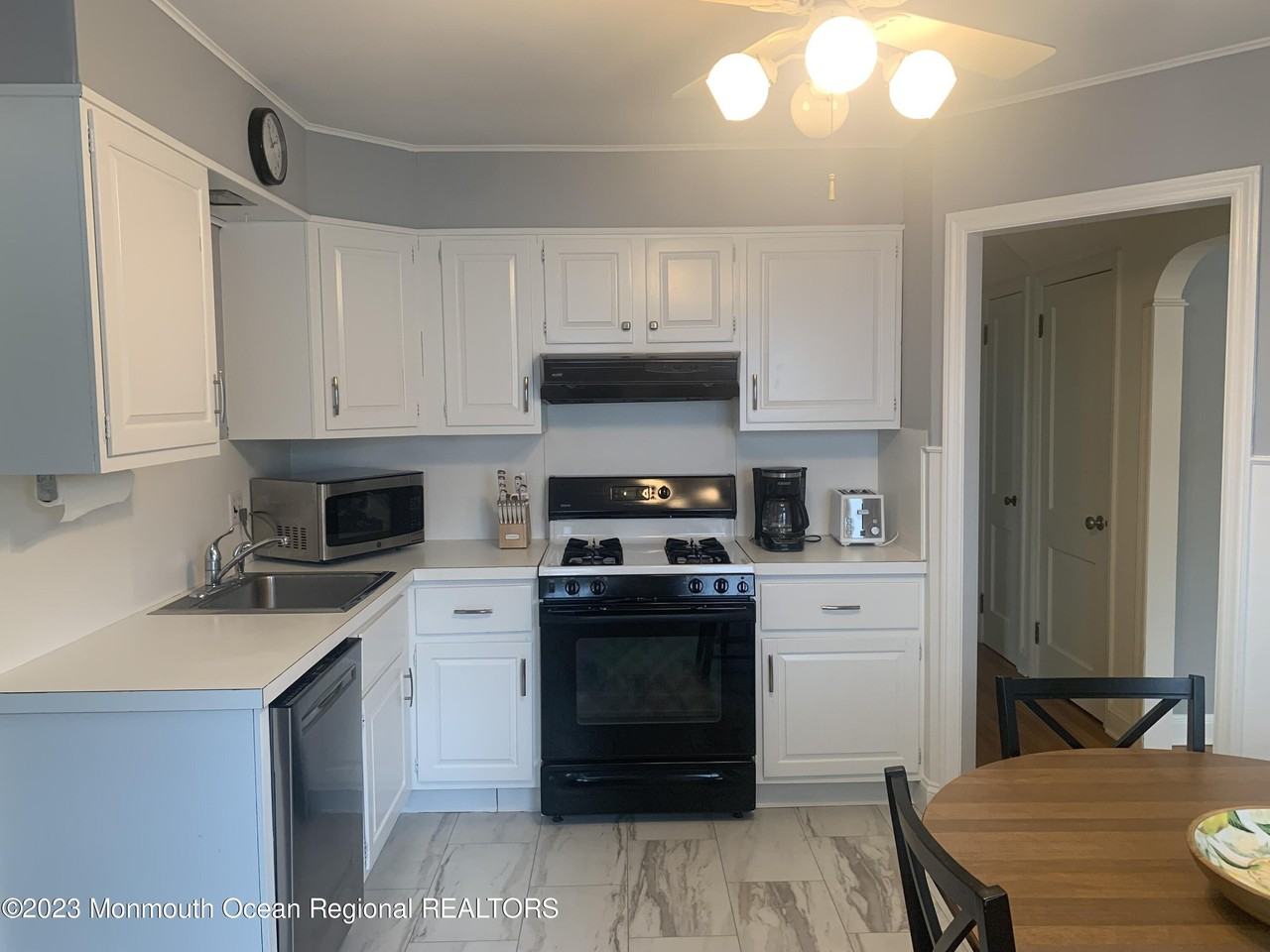 312 Salem Ave - Photo 3 of 20