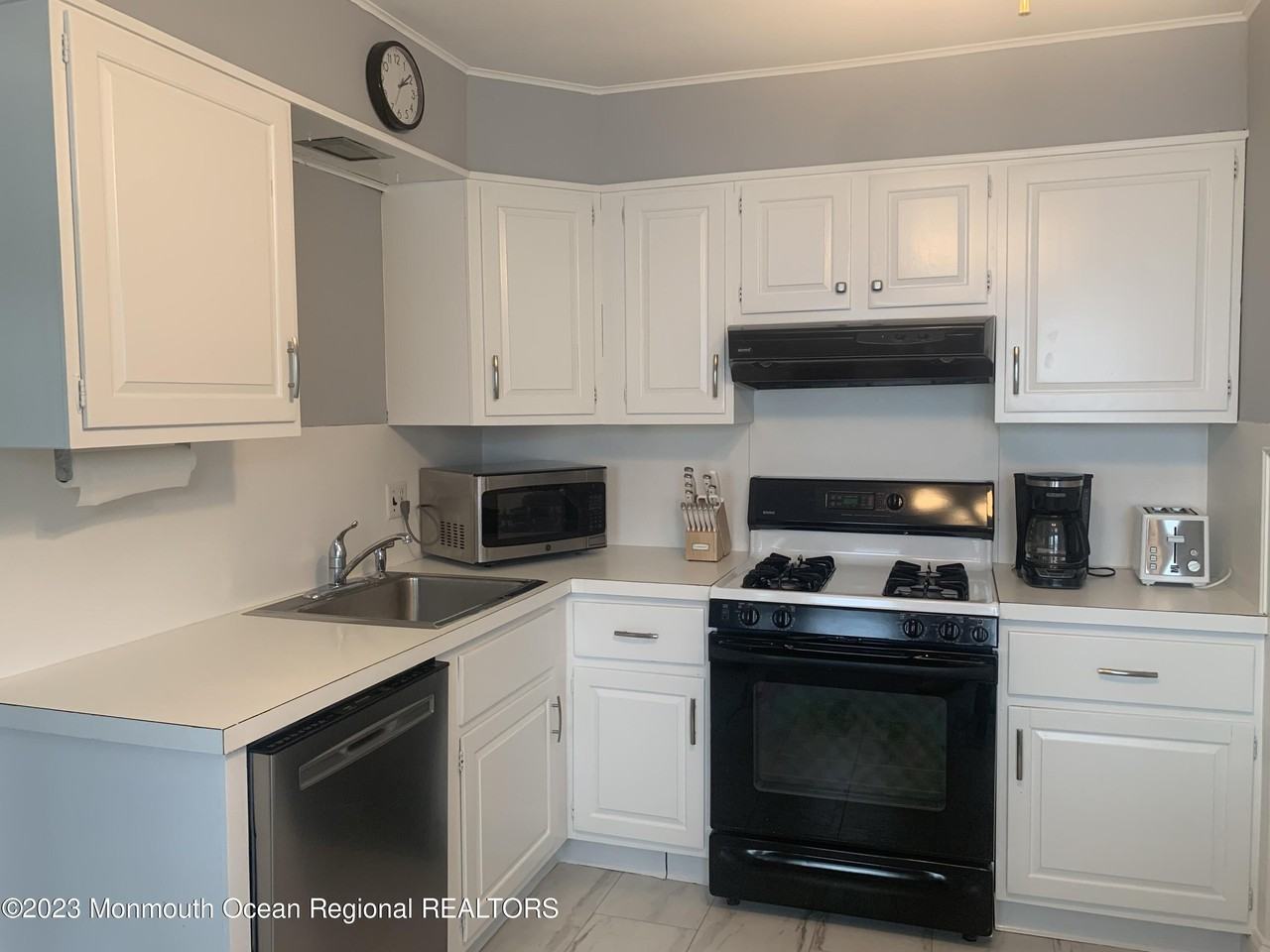 312 Salem Ave - Photo 4 of 20
