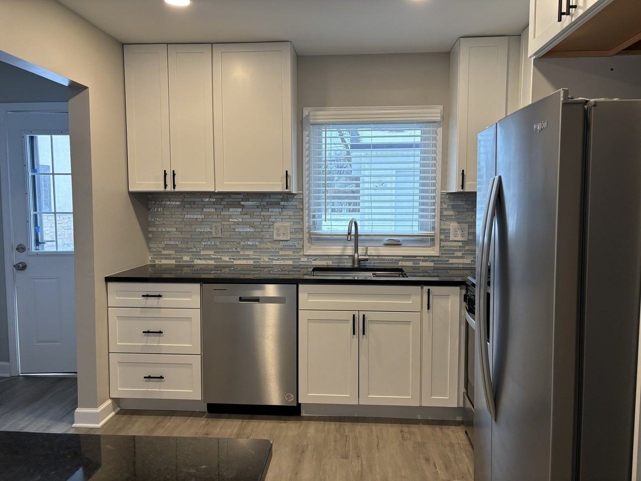 5552 Lyman Ave - Photo 3 of 11