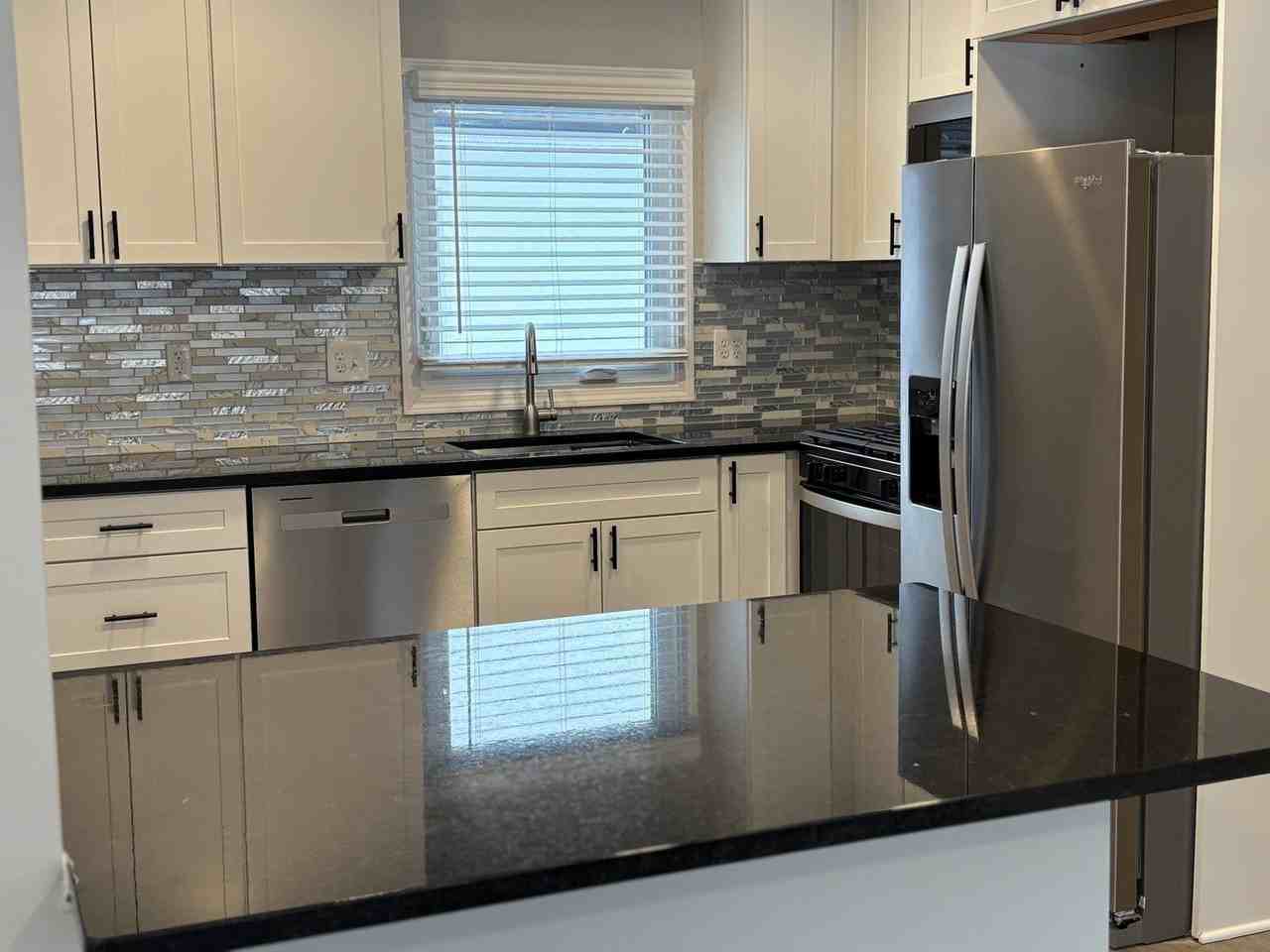 5552 Lyman Ave - Photo 4 of 11