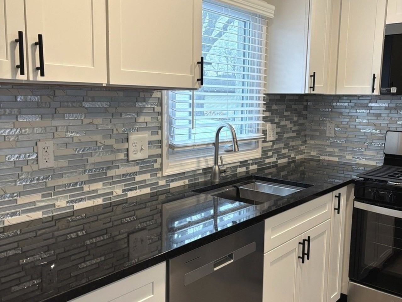 5552 Lyman Ave - Photo 5 of 11