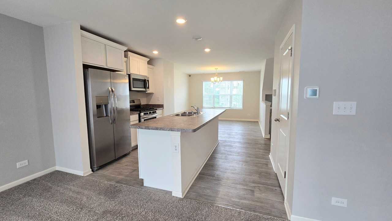 2484 Alison Ave - Photo 3 of 28