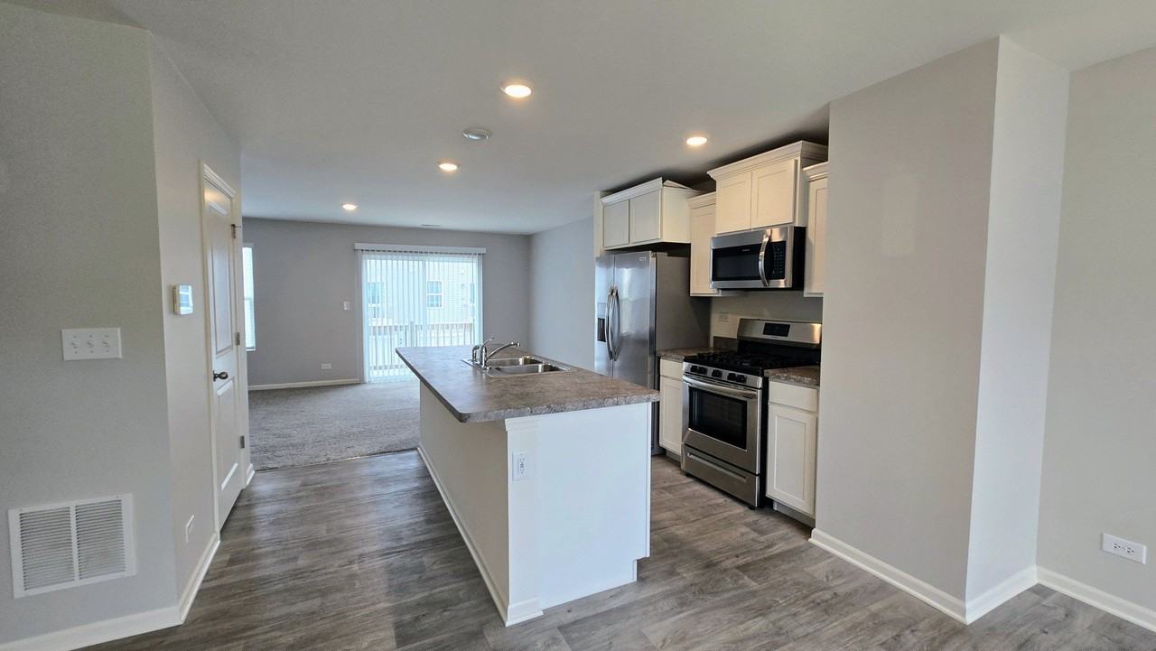 2484 Alison Ave - Photo 5 of 28