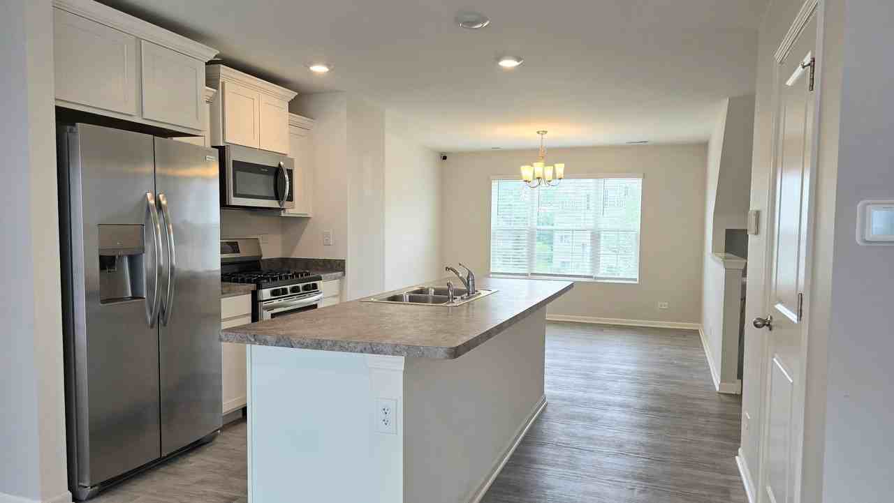 2484 Alison Ave - Photo 6 of 28