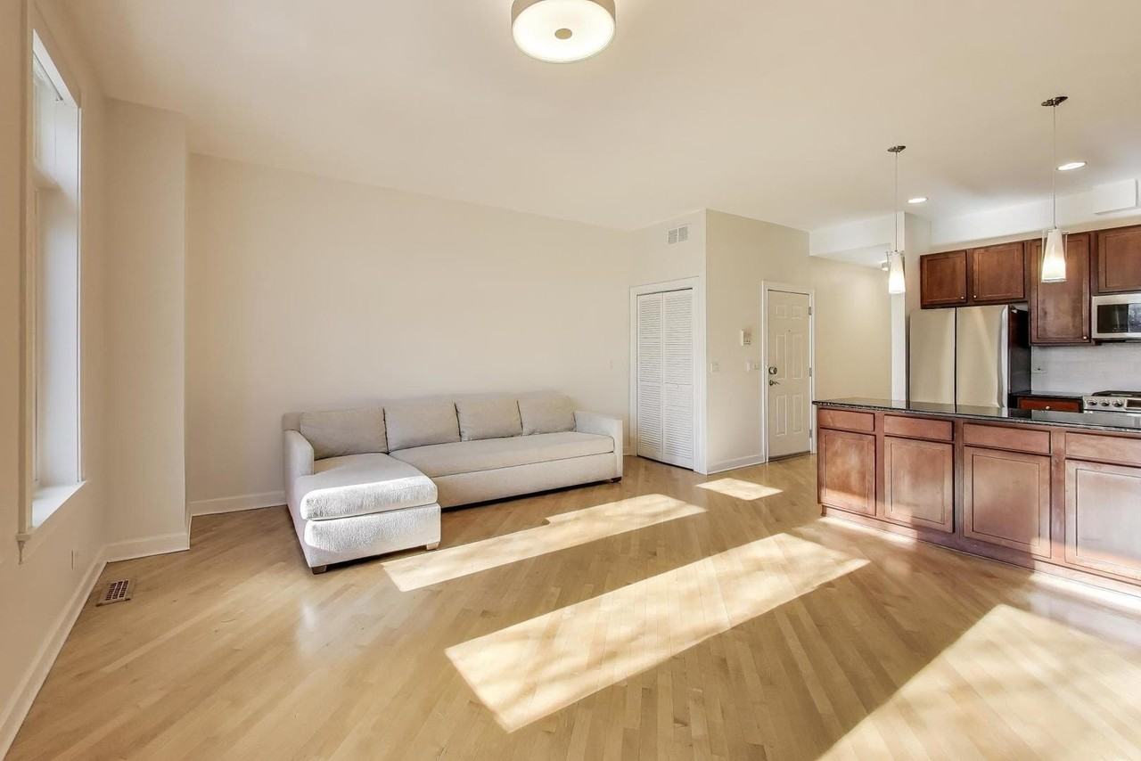 2128 W Walton St Apt 2e #2E - Photo 4 of 21