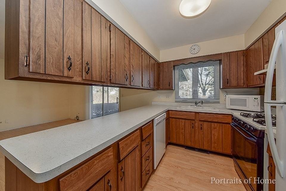 636 62nd St - Photo 4 of 10