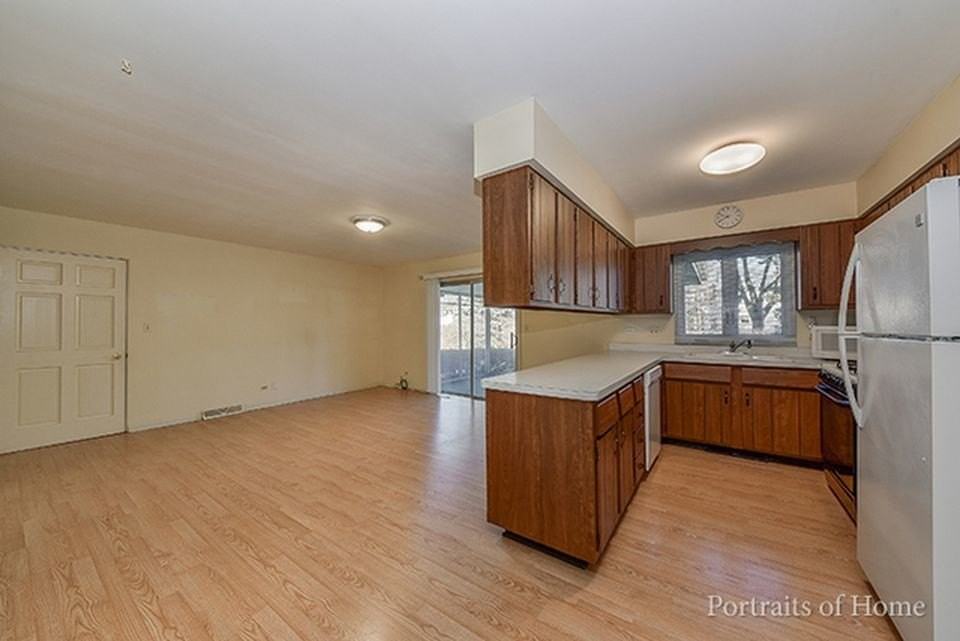 636 62nd St - Photo 5 of 10