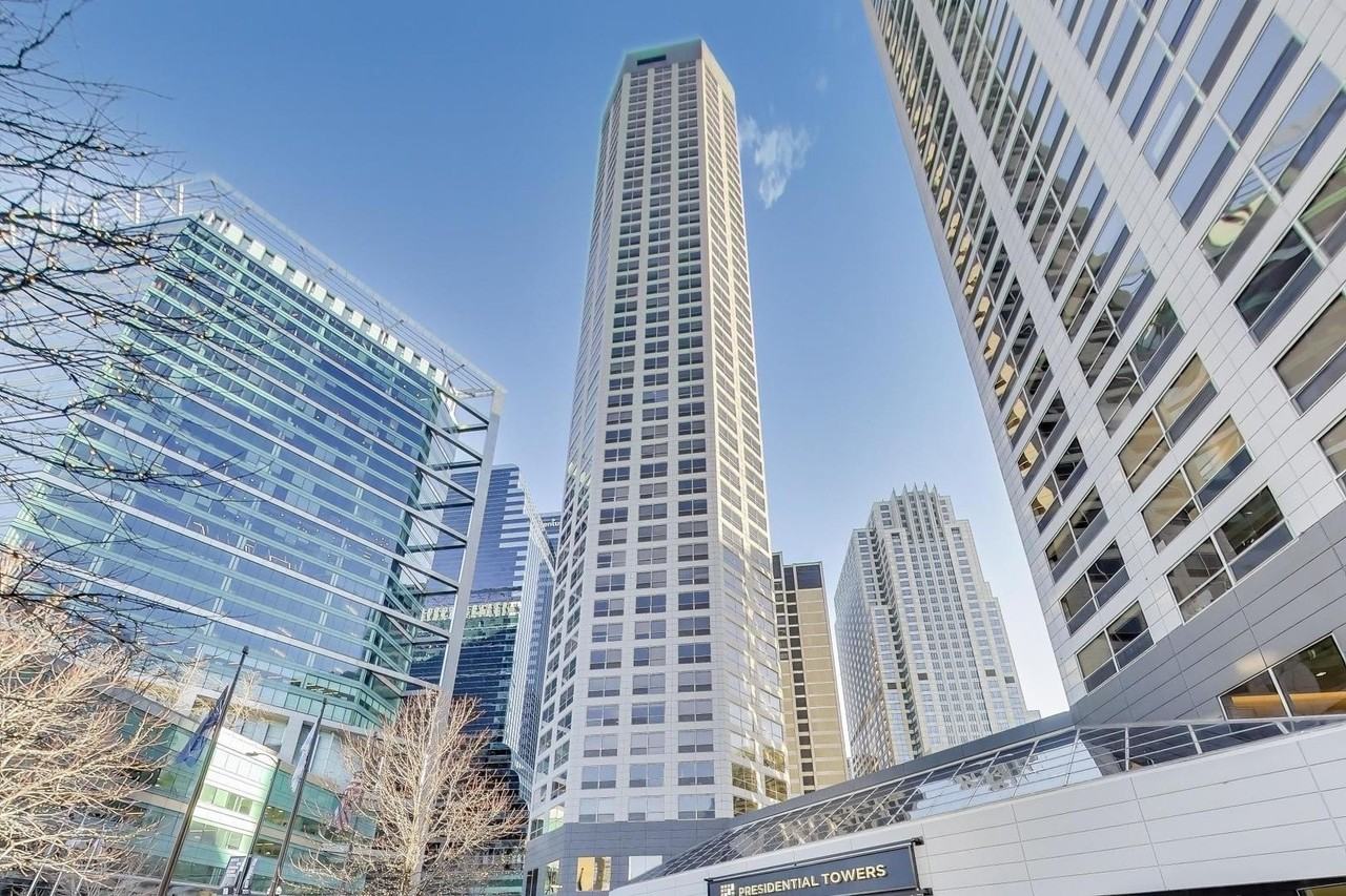 555 W Madison St Apt 3502 #3502 - Photo 3 of 18